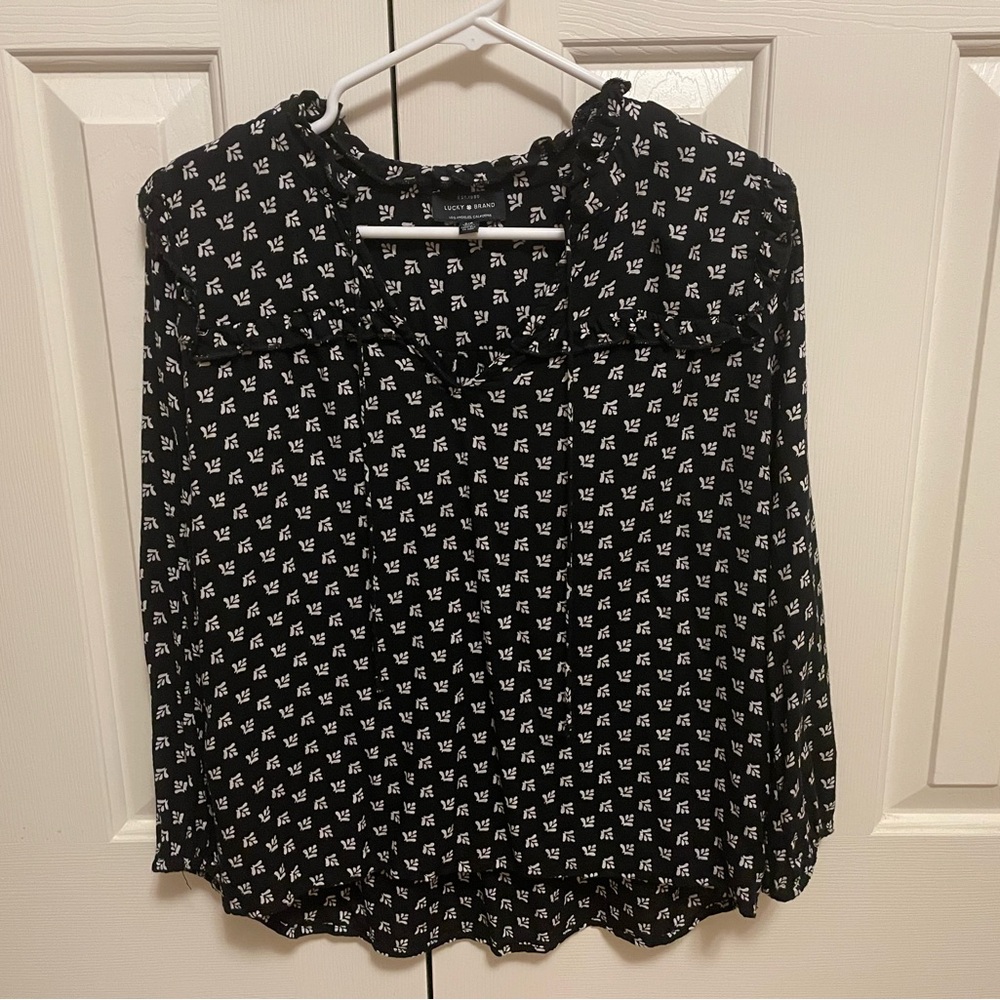 Lucky Brand Black and White Flutter Sleeve Blouse